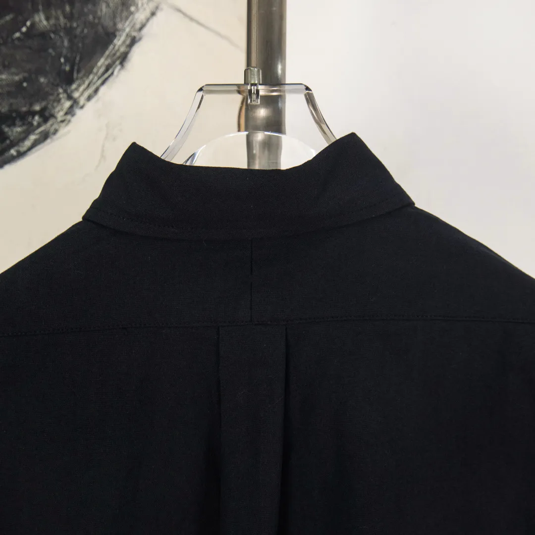 P270 zp version [Exclusive supply] Ralph Lauren/Ralph Lauren's classic evergreen single product 100 cotton Oxford spun old money style casual long-sleeved shirt. 100% restored workmanship. The entire garment is embedded with seams and clean edges. The upper back seams are reorganized for a better fit. ✅ 100 cotton Oxford spun on the face. Pre-wash treatment. The texture is tight and soft. ✅ Custom dyed original pearlescent white bottom buttons. Size partitions. ✅ Special shaped chiffon foil is included in the collar door tube. It is not easy to deform and pull. ✅ RL classic version of the Oxford shirt. The thick and crisp feeling brought by the Oxford cloth. It can be worn alone or as an outer layer. It can be worn in all seasons. It is a must-have item for the wardrobe. Get it with your eyes closed. Color: black, white, pink, blue, carbon gray, khaki, navy blue and red label, dark blue and white label (8 colors) Size: S M L XL Number: WW10968